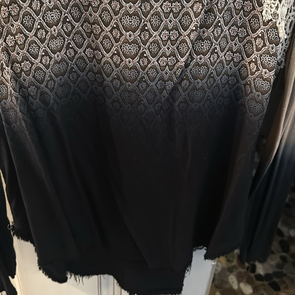 Gimmicks woman’s shirt - Picture 4 of 4